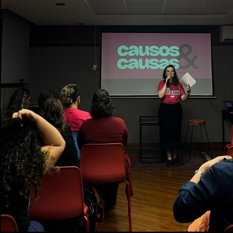 Plateia assistindo à apresentação em Curitiba 2025